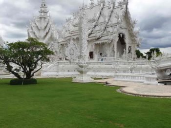 white temple chiang rai